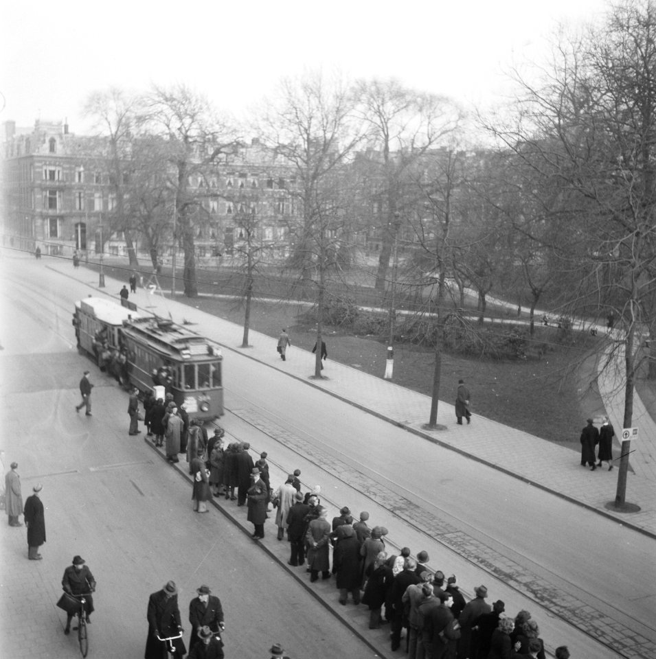 Drukte in de stad en bij de tram, Bestanddeelnr 901-6277
