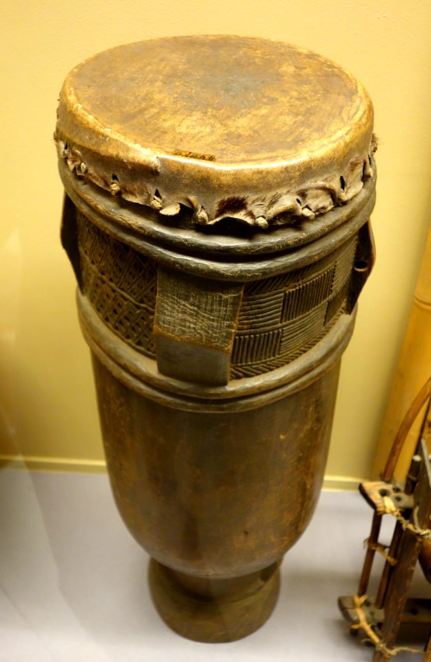 Drum - Lunda-Chokwe - Royal Museum for Central Africa - DSC05897