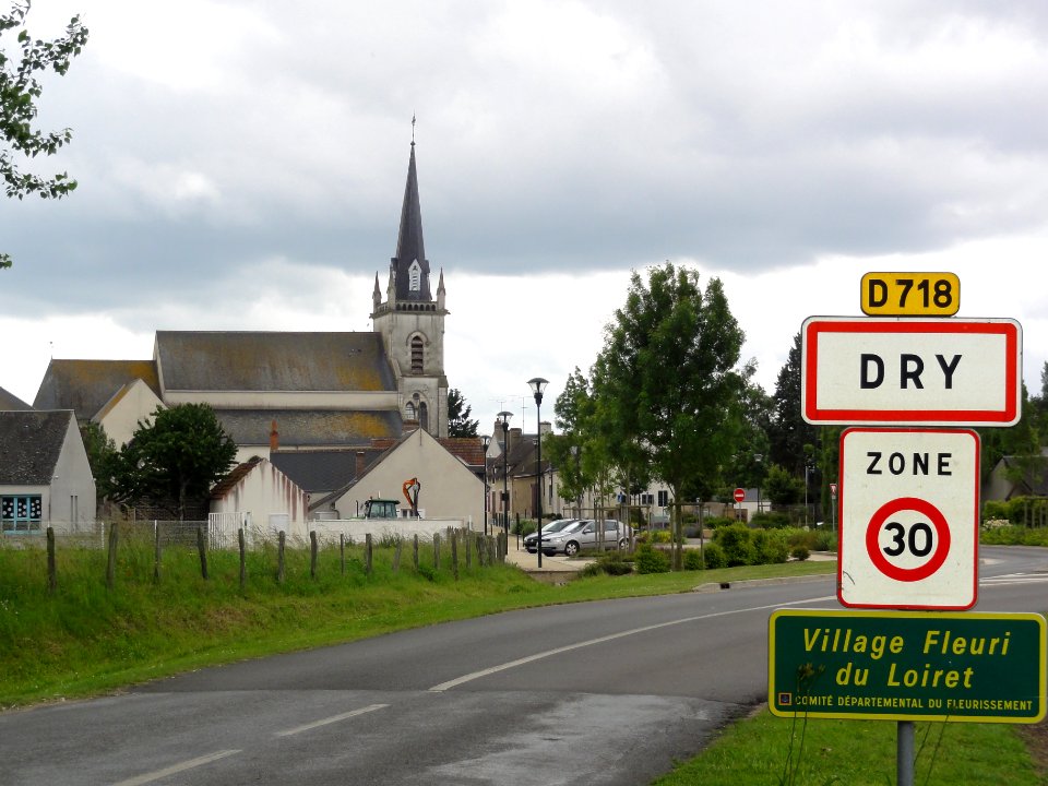 Dry (Loiret) Église, panneau bourg