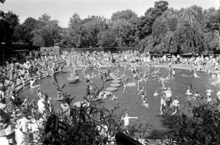 Drukte in speelvijver Vondelpark, Amsterdam, Bestanddeelnr 922-5074