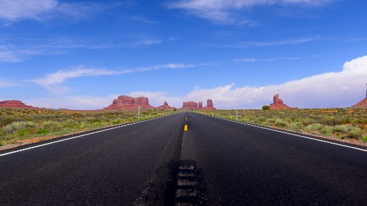 Driving Through Monument Valley (179369113) photo