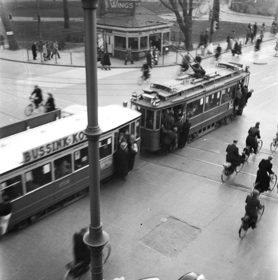 Drukte in de stad en bij de tram, Bestanddeelnr 901-6279