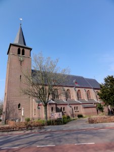 DSC05507 Venray Castenray, Rijksmonument 37215 kerk, zijaanzicht