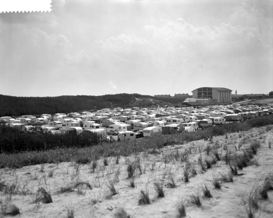 Drukte in het caravankamp te Zandvoort, Bestanddeelnr 910-5810