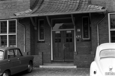 Drukte in Baarn in verband met ontsnapping moordenaar Politiebureau in Baarn, Bestanddeelnr 913-1554