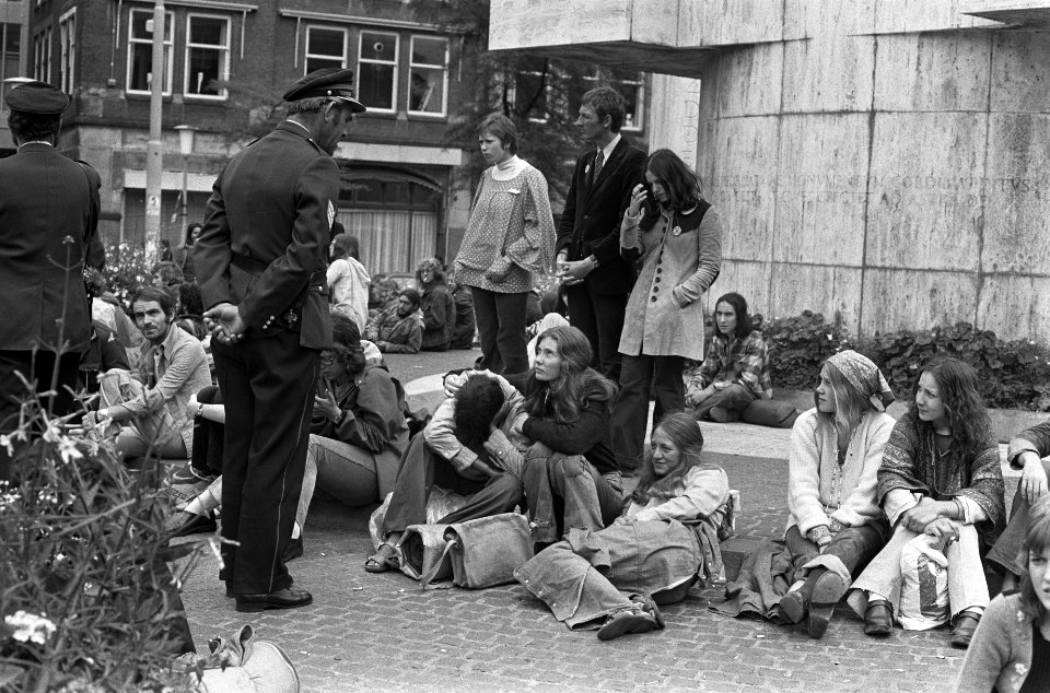 Drukte op Damrak, Bestanddeelnr 926-5555