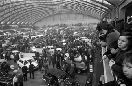 Drukte op de auto-tentoonstelling in de RAI drukte in de RAI, Bestanddeelnr 922-1073