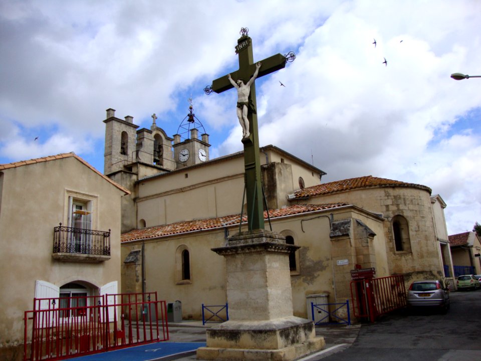 DSC02618 Mudaison (Hérault, Fr) église côté chevet, et croix