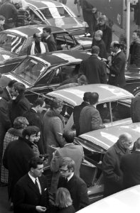Drukte op de auto-tentoonstelling in de RAI drukte in de RAI, Bestanddeelnr 922-1075