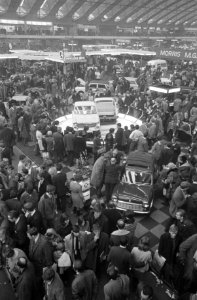 Drukte op de auto-tentoonstelling in de RAI, Bestanddeelnr 922-1071