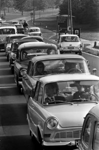 Drukte in het verkeer, richting Gooi en Veluwe stonden enorme files, Bestanddeelnr 916-9637