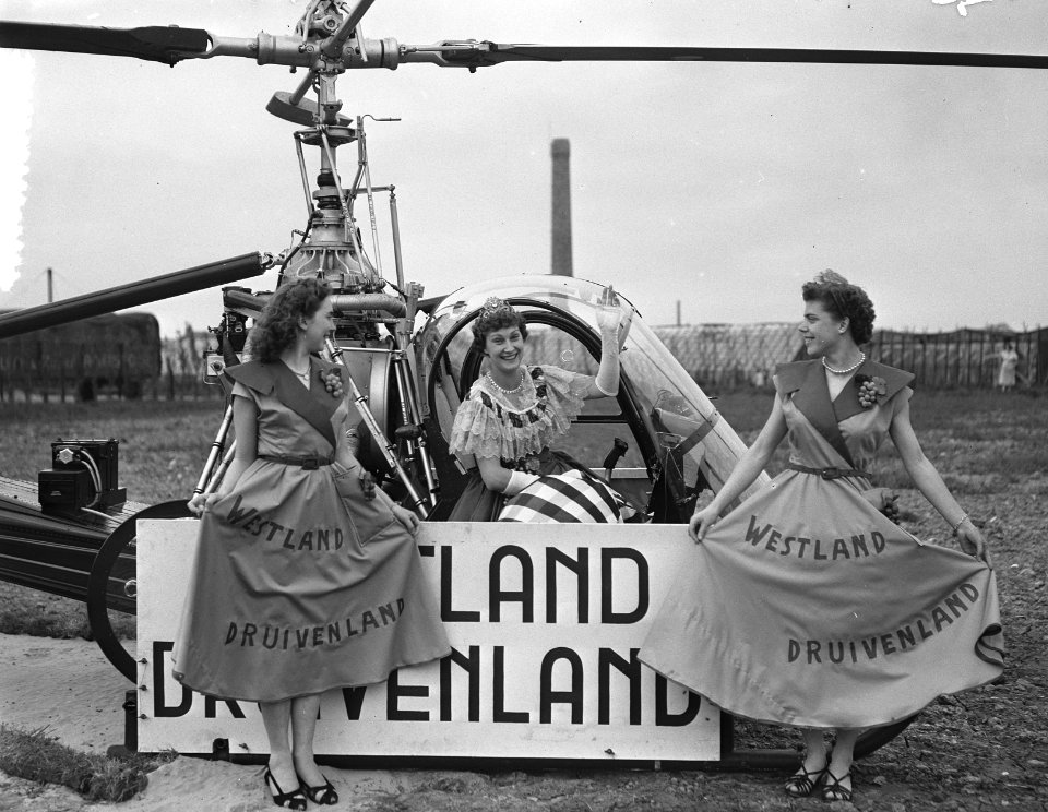 Druivenfeest Naaldwijk, aankomst Koningin per helicopter, Bestanddeelnr 906-6944