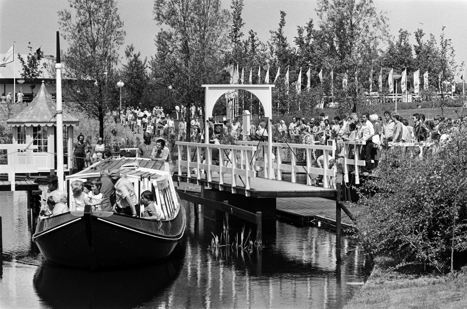 Drukte op Amsterdamse Floriade i.v.m. mooi weer, Bestanddeelnr 932-1891
