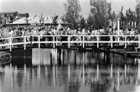 Drukte op Amsterdamse Floriade i.v.m. mooi weer, Bestanddeelnr 932-1890