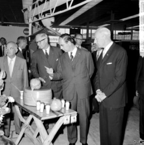 Drs J W de Pous opende in Utrecht Roka levensmiddelenbeurs, drs De Pous voor, Bestanddeelnr 916-8519