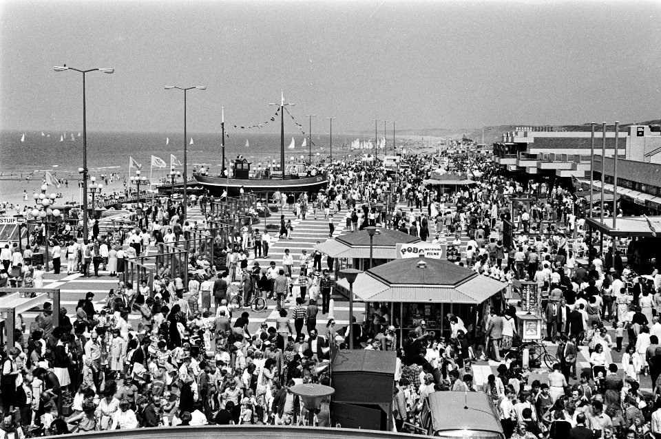 Drukte boulevard Scheveningen, Bestanddeelnr 930-9116