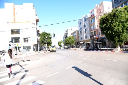 DSC-1601-dizengoff-street-december-2017-003