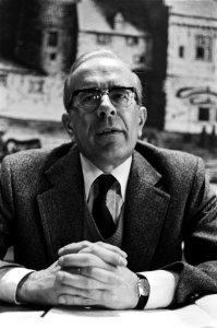 Drs H Peschar geeft verslag Algemene Rekenkamer , kop, Bestanddeelnr 929-6514