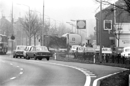 Drukte bij benzinestation, Bestanddeelnr 926-9567