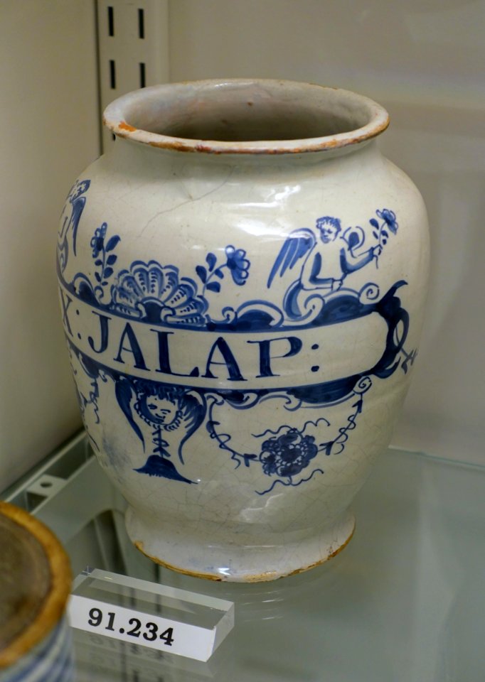 Drug jar, England, probably London, 1740-1760, tin-glazed earthenware, HD 91.234 - Flynt Center of Early New England Life - Deerfield, Massachusetts - DSC04324