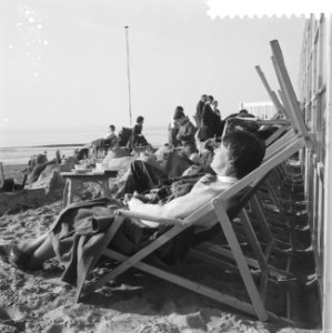 Drukte op het strand te Zandvoort, Bestanddeelnr 911-0916