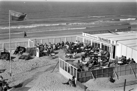Drukte op terrasjes in Zandvoort, Bestanddeelnr 921-1904