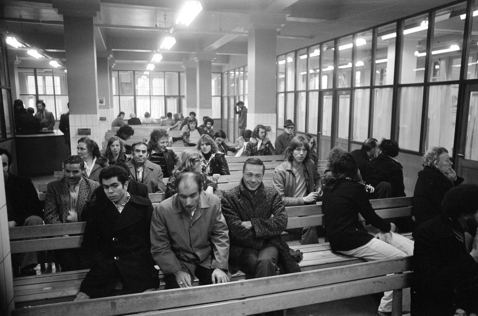 Drukte bij Gewestelijk Arbeidsbureau Amsterdam, overzicht wachtenden op Arbeidsb, Bestanddeelnr 927-6912