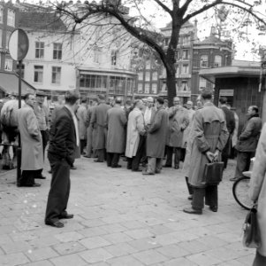 Drukte op Rembrandtplein in verband met Nederland tegen Oostenrijk, Bestanddeelnr 908-9825