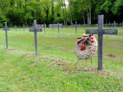 Deutscher Soldatenfriedhof Laon Champ de manœuvre 06