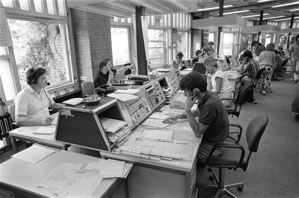 Drukte bij ANWB-Alarmcentrale in Den Haag, Bestanddeelnr 933-0421