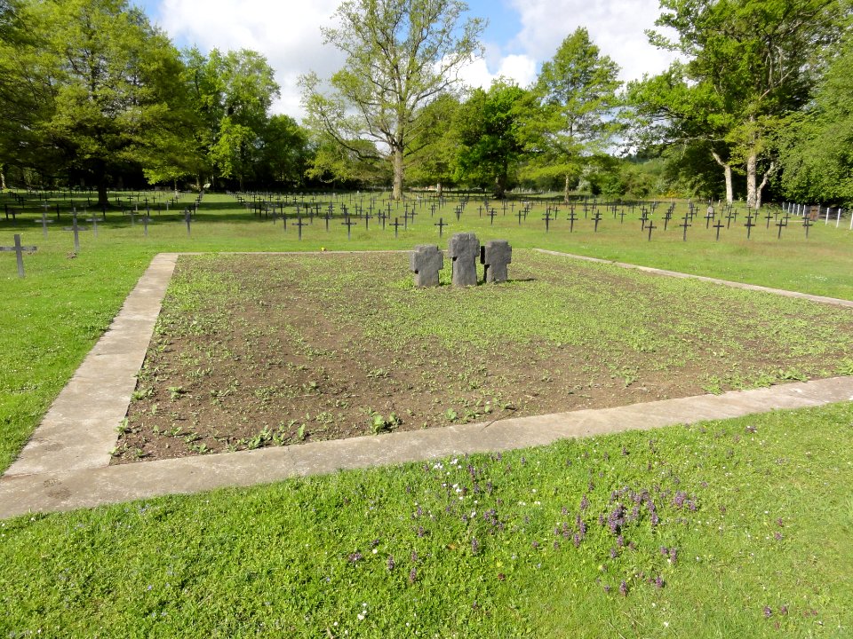 Deutscher Soldatenfriedhof Mons-en-Laonnois 05