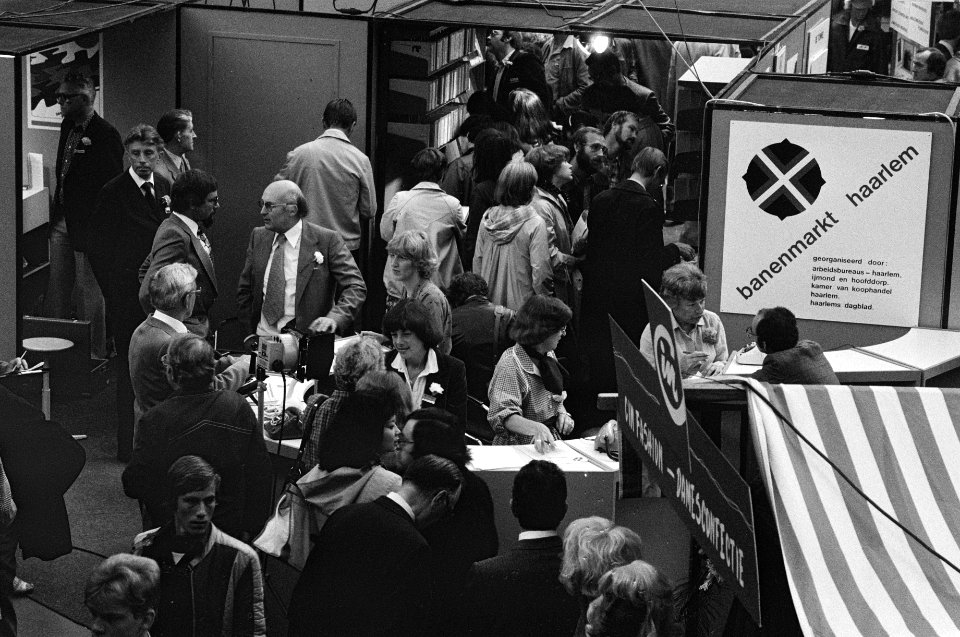 Drukte tussen de stands, Bestanddeelnr 930-4080