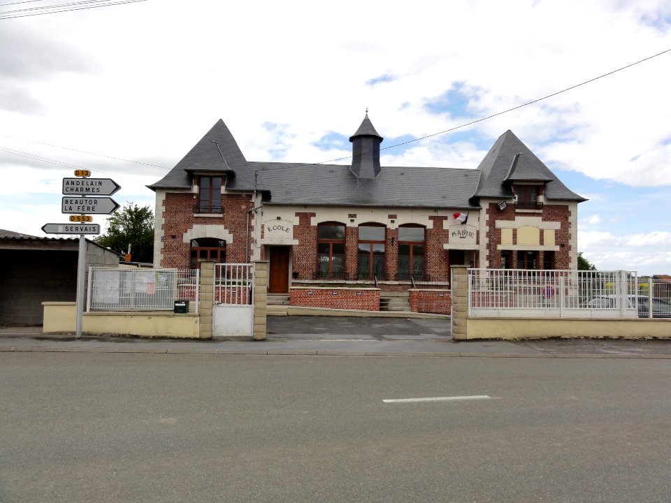 Deuillet (Aisne) mairie - école