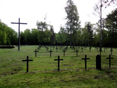Deutscher Soldatenfriedhof Laon Champ de manœuvre 05