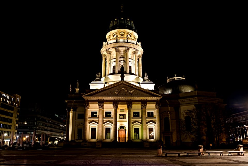Deutscher Dom at night 2021-01-17 pixel shift