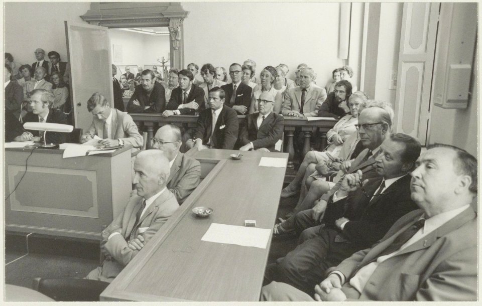 Drukte op de publieke tribune van het stadhuis. NL-HlmNHA 54011983 2