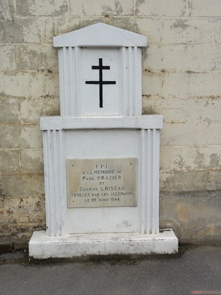Deuillet (Aisne) monument de 2 fusillés