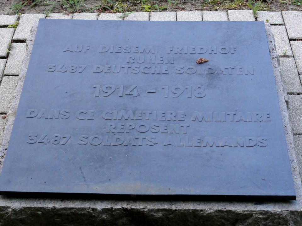 Deutscher Soldatenfriedhof Laon Champ de manœuvre 02