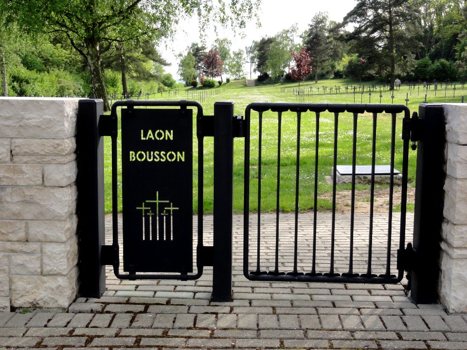 Deutscher Soldatenfriedhof Laon Bousson 01
