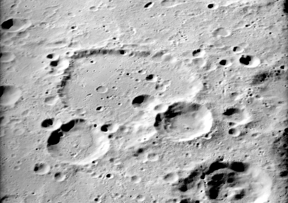 Deutsch crater AS16-P-5507