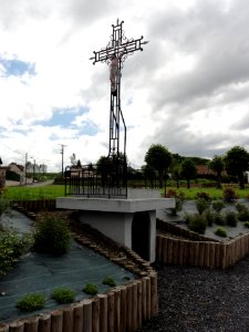 Deuillet (Aisne) croix de chemin avec oratoire (01)