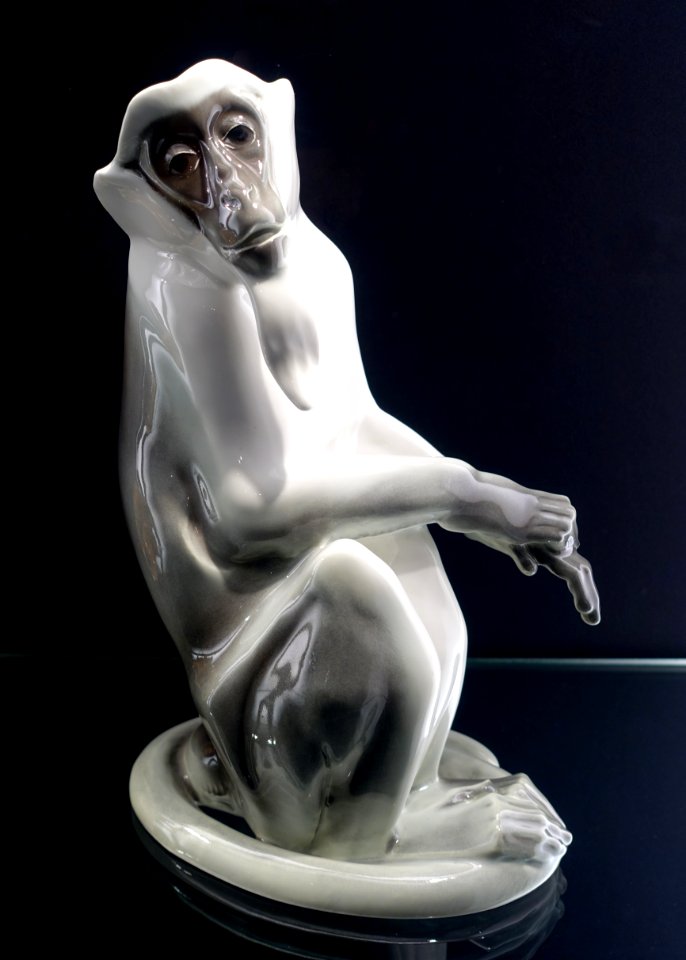 Diana monkey, designed by Anton Puchegger, made by KPM Berlin, 1910-1925, porcelain - Bröhan Museum, Berlin - DSC04125