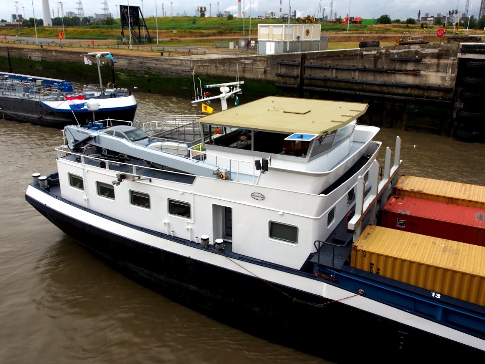 Dian - ENI 02326458, Berendrechtsluis, Port of Antwerp pic5