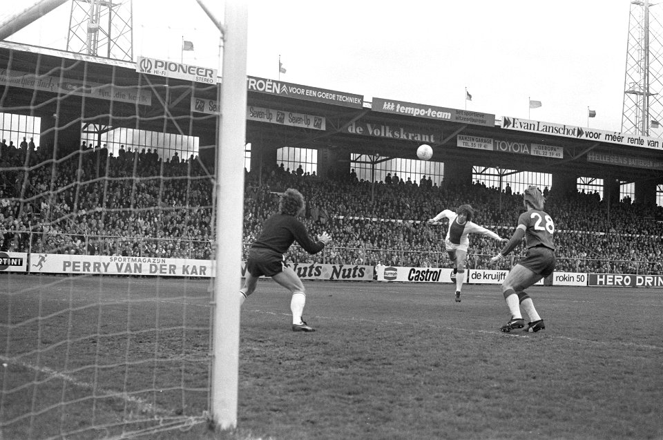 Dick van Dijk scoort 2-0, Bestanddeelnr 925-5516