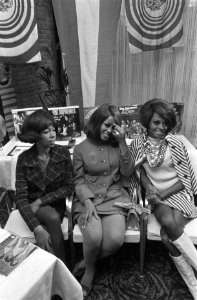 Diana Ross en The Supremes tijdens persconferentie in Hiltonhotel te Amsterdam, Bestanddeelnr 920-9905