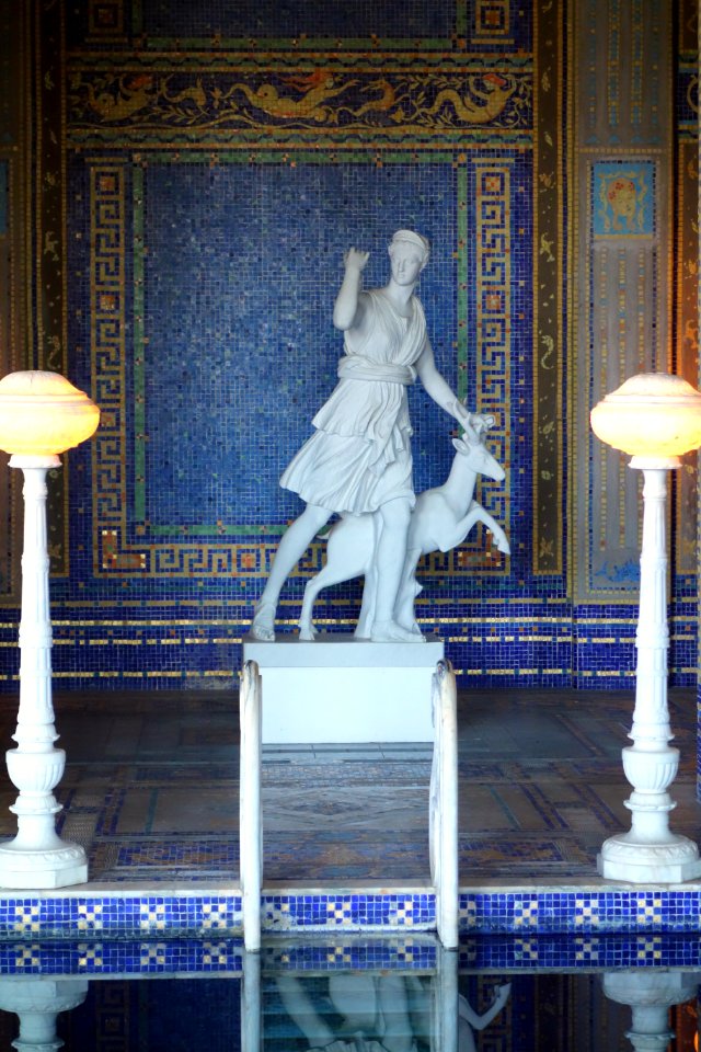 Diana of Versailles (copy by Carlo Freter) - Hearst Castle - DSC07043