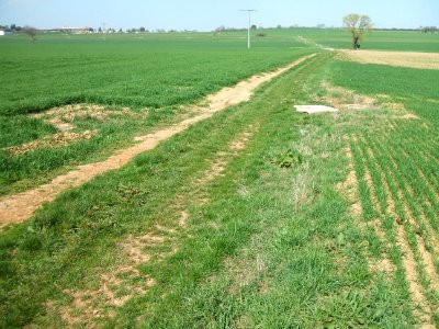 Deutergraben Kanalschächte Verrohrung zum Waldrand