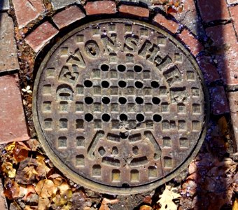 Devonshire street hole cover - Beacon Hill - Boston, MA - DSC02131