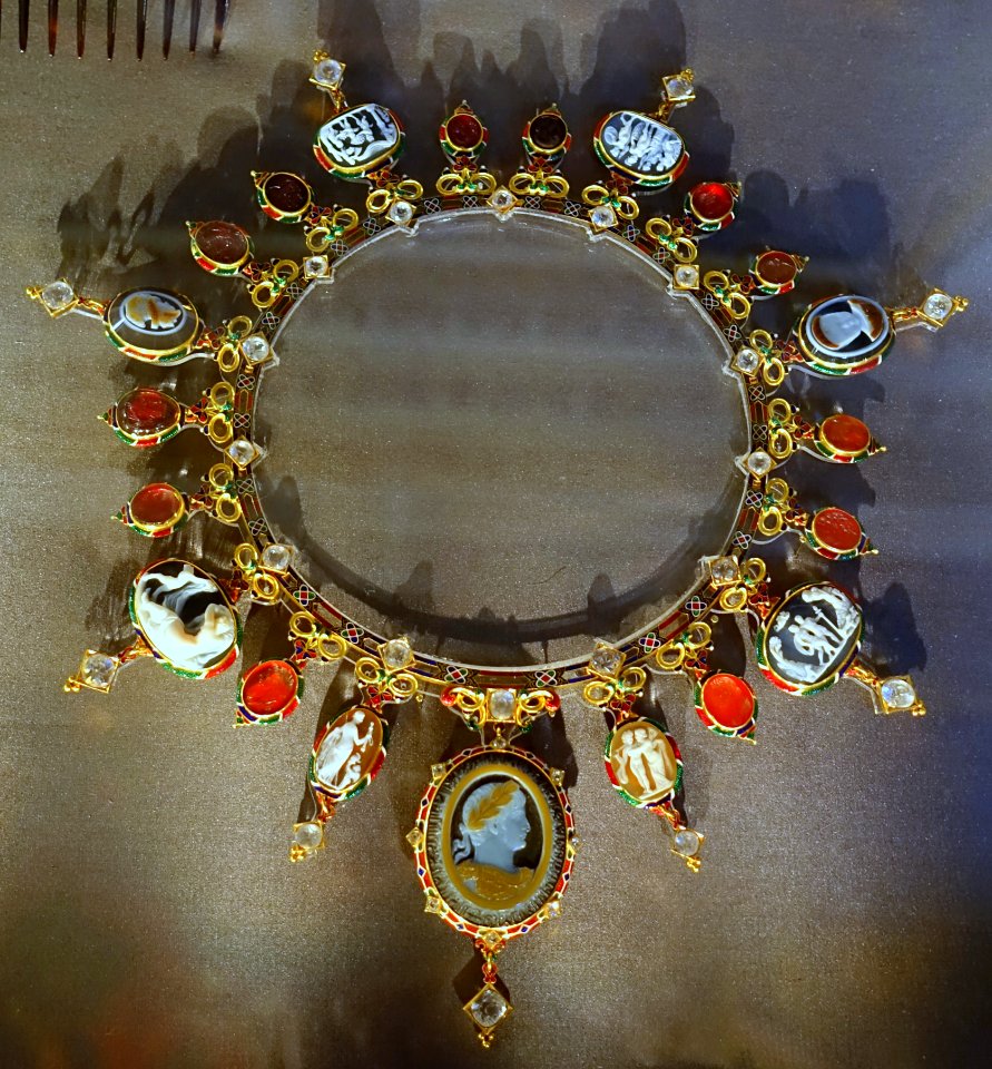 Devonshire Parure (necklace), by C. F. Hancock, 1856 - Entrance Hall, Chatsworth House - Derbyshire, England - DSC02995