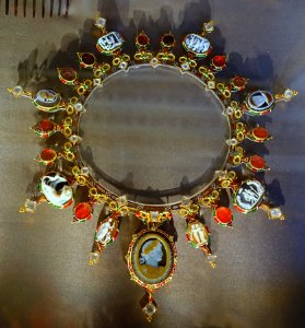 Devonshire Parure (necklace), by C. F. Hancock, 1856 - Entrance Hall, Chatsworth House - Derbyshire, England - DSC02995